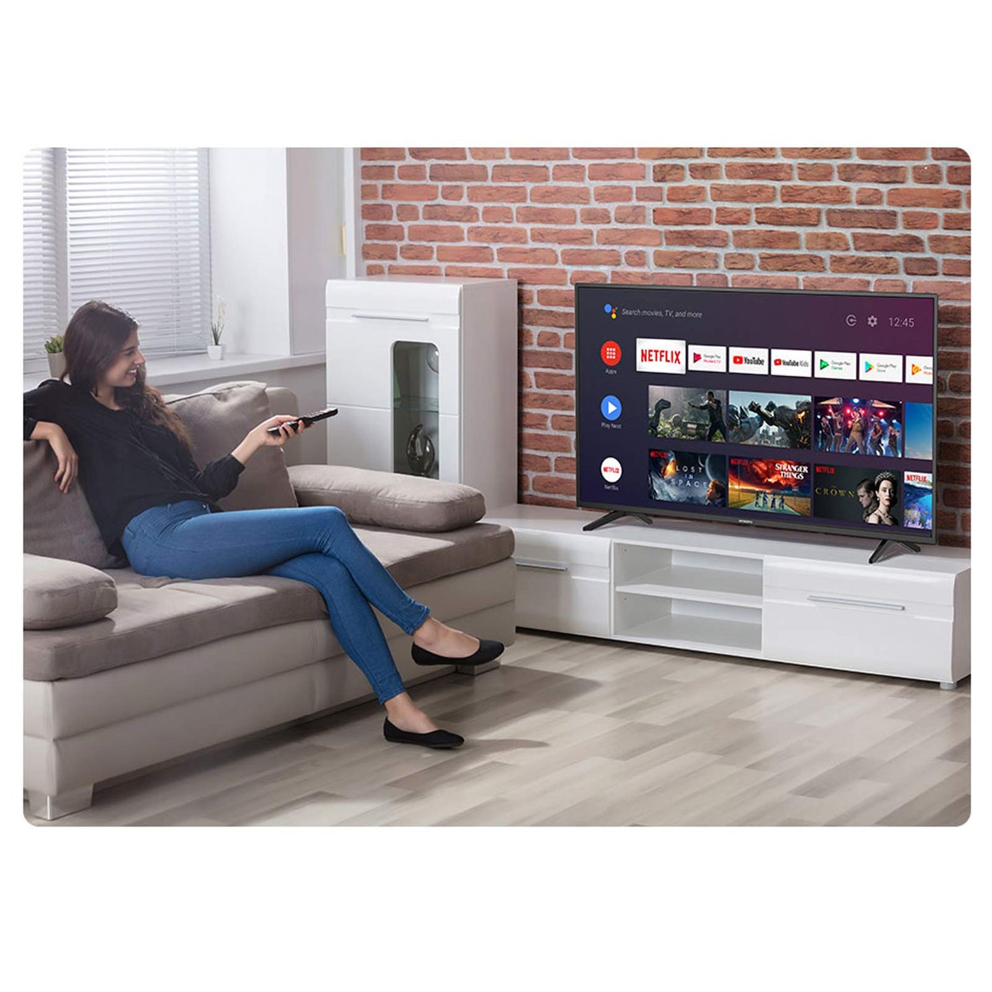 Skyworth 24-Inch Portable Smart TV with Protective Case, Battery Powered Outdoor TV, 1080P FHD, Google TV, HDR10, Dolby Audio, Chromecast, Ideal for Soccer, Sports, Football Game Day Bundle